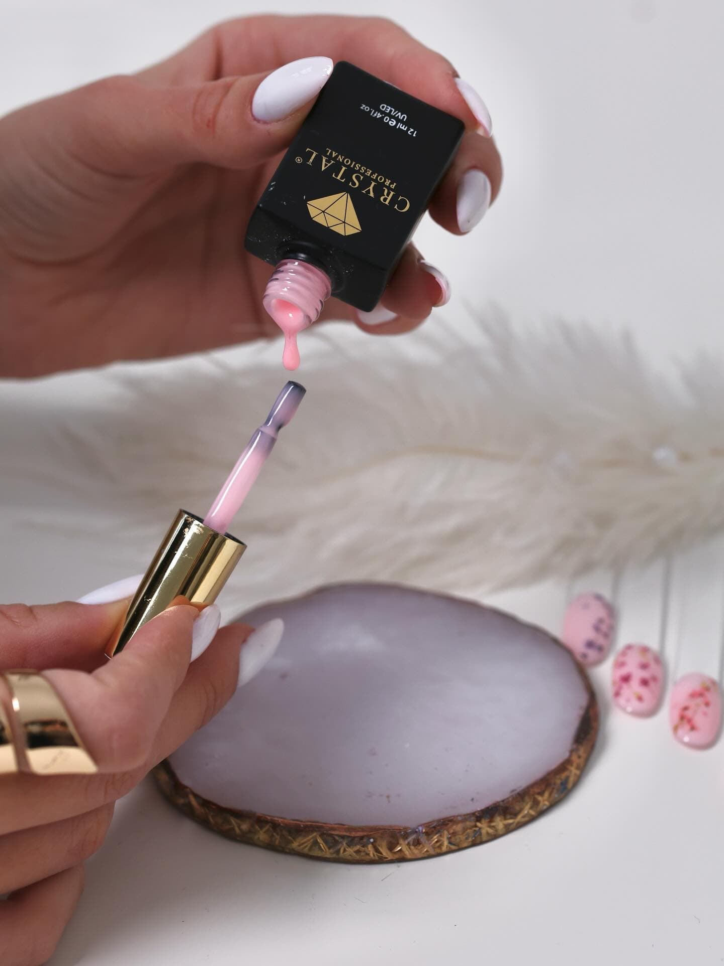 Pastel gel nails with marble effect — paznokcie Kraków